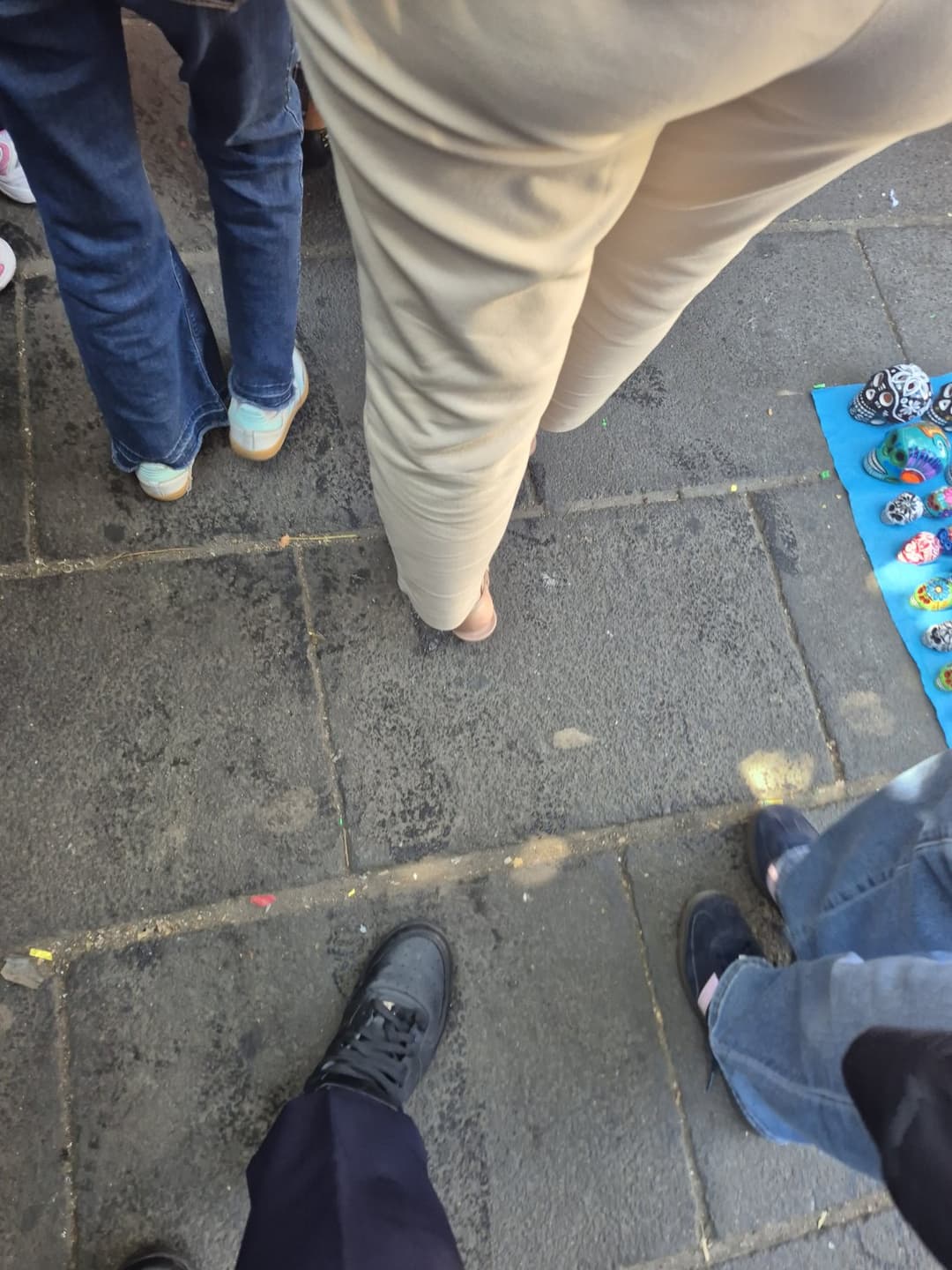 Click to view full size Ricos pies en la calle, strip y de mas