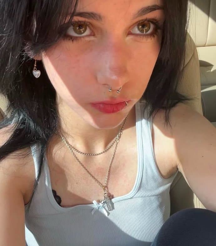 Click to view full size Crush took a pic sitting on my classmates lap so i’m posting her #jacksonrothchildfuckedmybitch