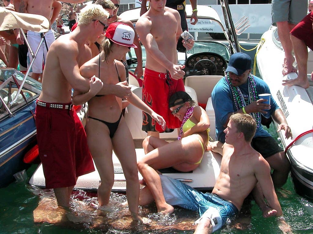 Click to view full size Unknown Hottie, Lake Havasu Memorial Day Weekend 2003 Pt. 2