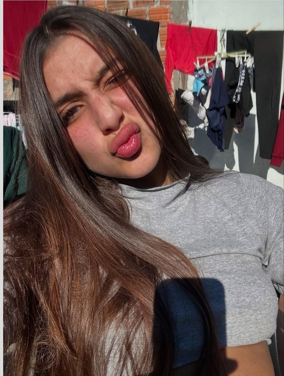 Click to view full size Masturbate to this hot gym girl - Lilian Sales