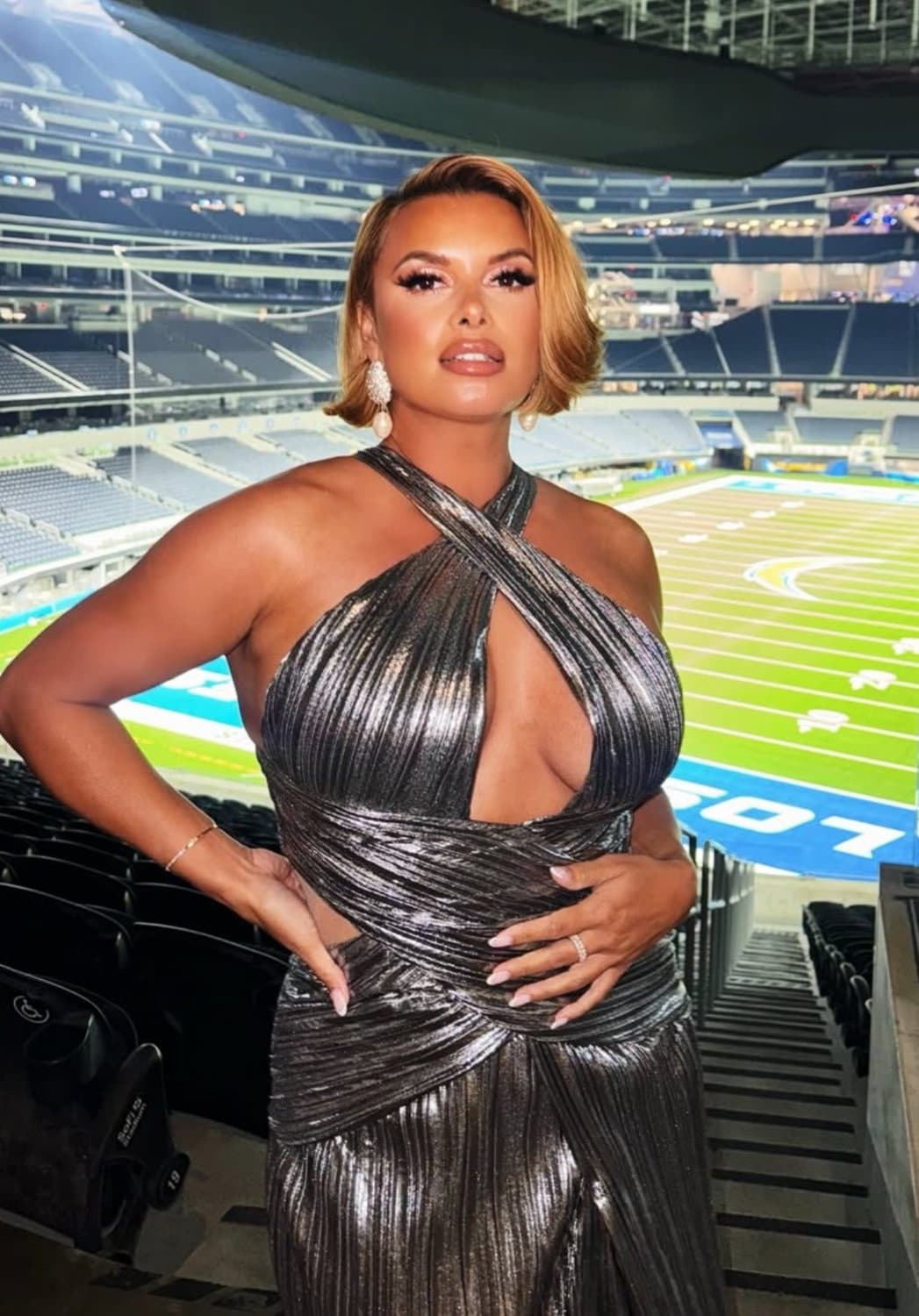 Click to view full size No wonder Joy Taylor got passed around by people at Fox. Milf nigga dresses like a fucking whore