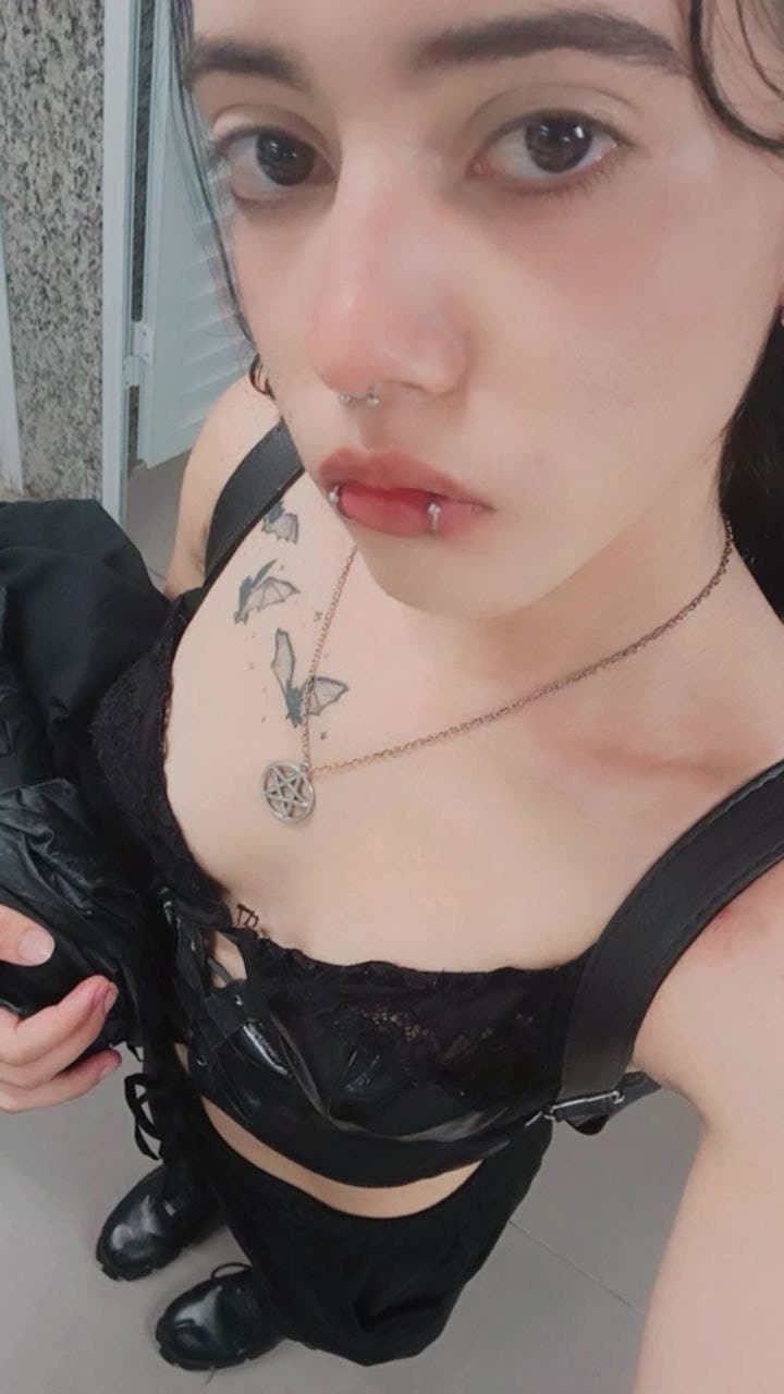 Click to view full size The Face, The Feet #4