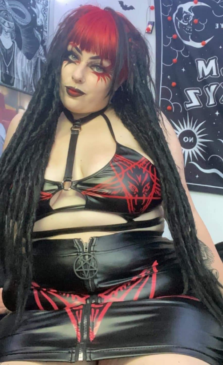 Click to view full size Hot alt BBW, does anyone have her nudes?
