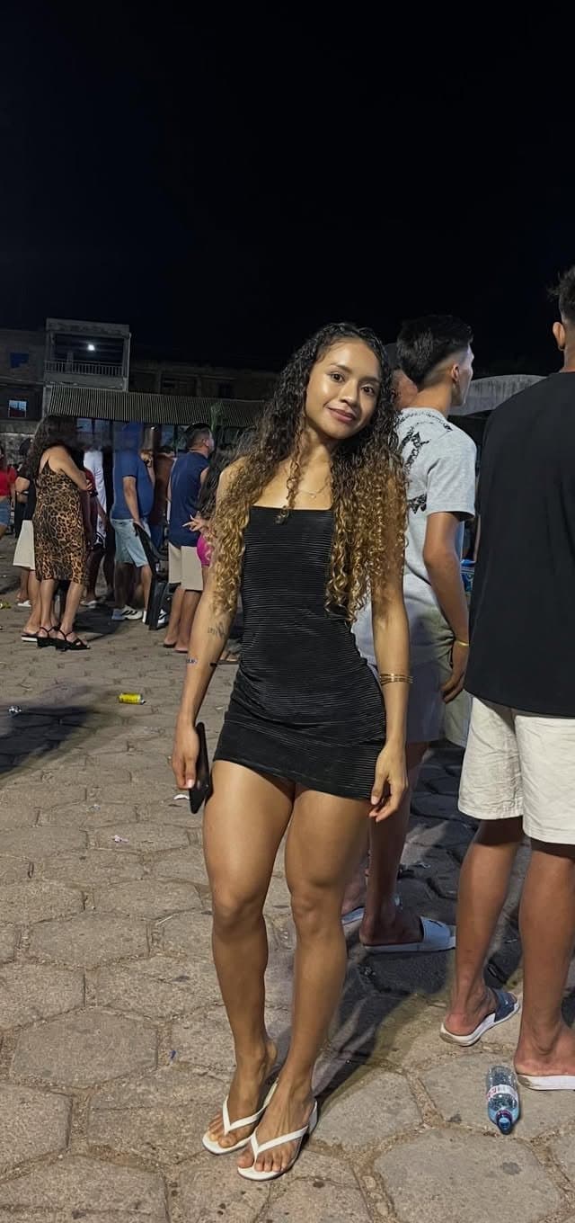 Click to view full size Morena novinha tesuda muito gostosa