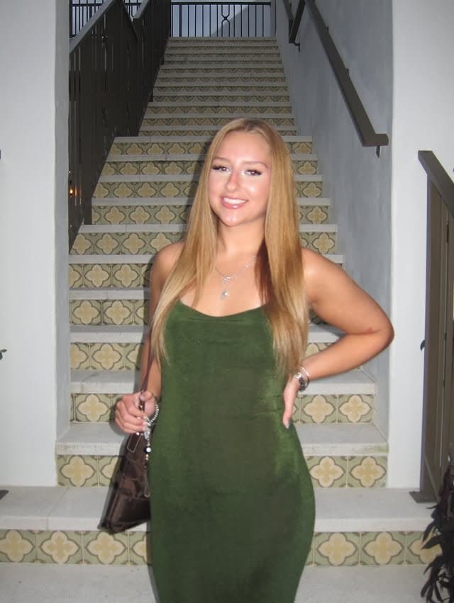 Click to view full size Sexy bubble butt teen Calista