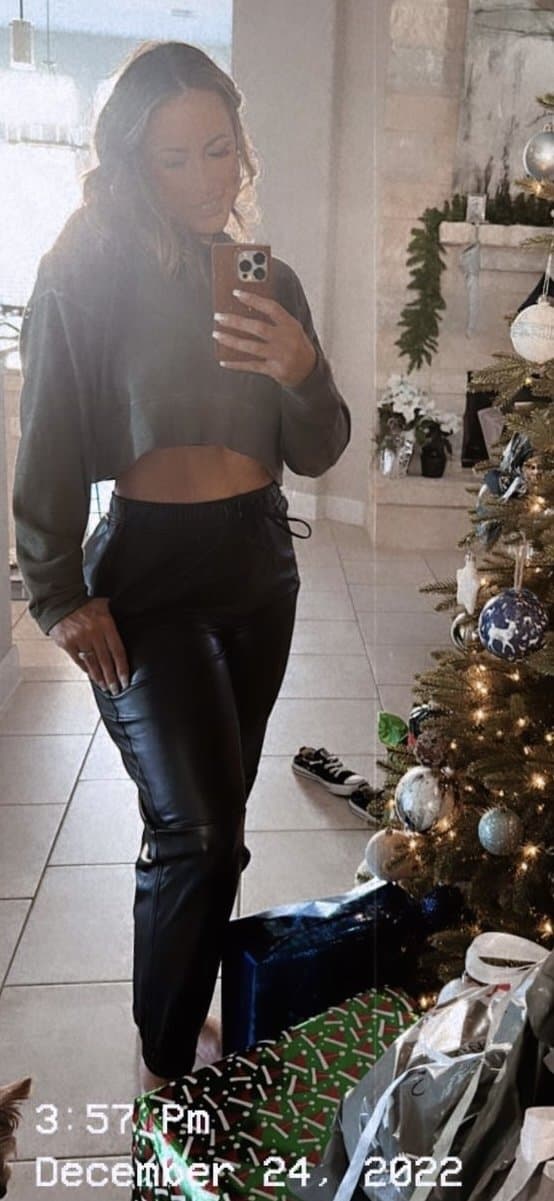 Click to view full size Texas TikTok milf Robyn fields