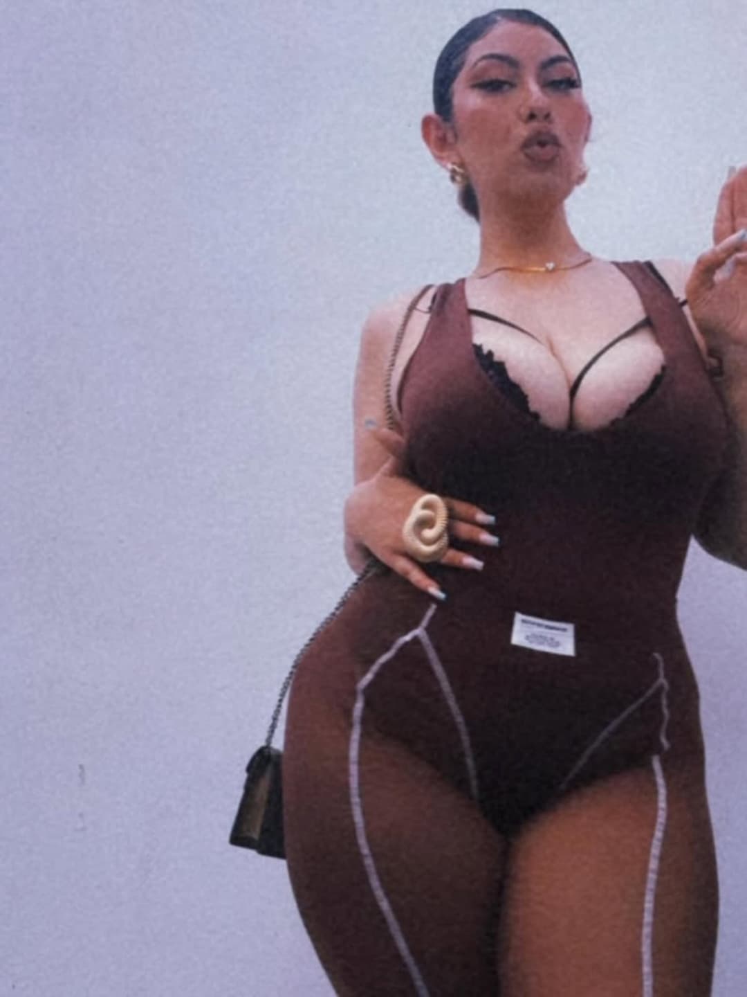 Click to view full size Big ass sexy Indian NRI with big tits leaked smoking ?? A