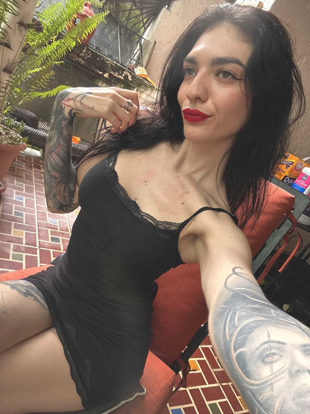 Click to view full size If looks could kill, you’d be begging for more