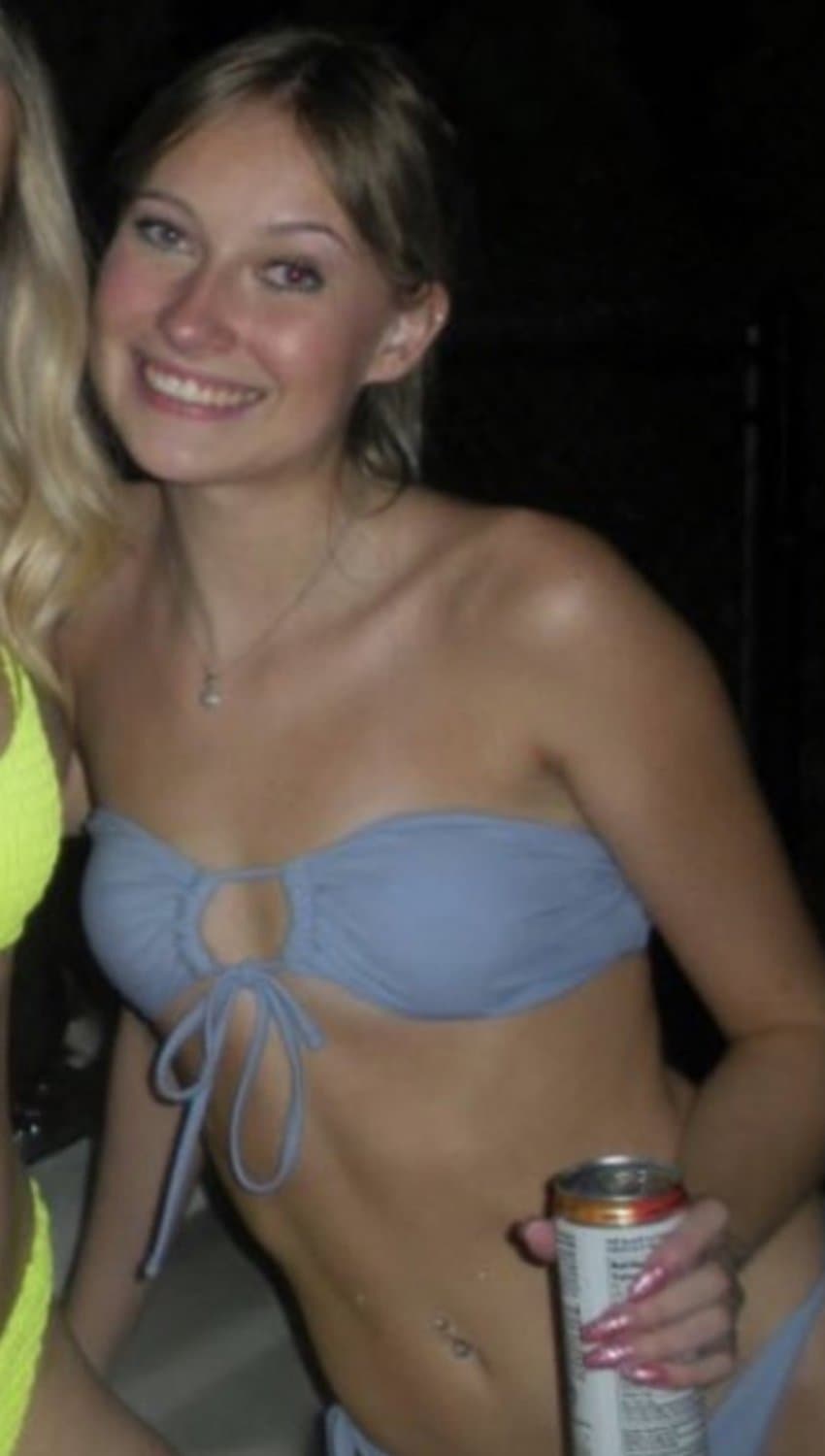 Click to view full size In case any BBC missed when I posted my drunk snowbunny cousin earlier. Hmu for more