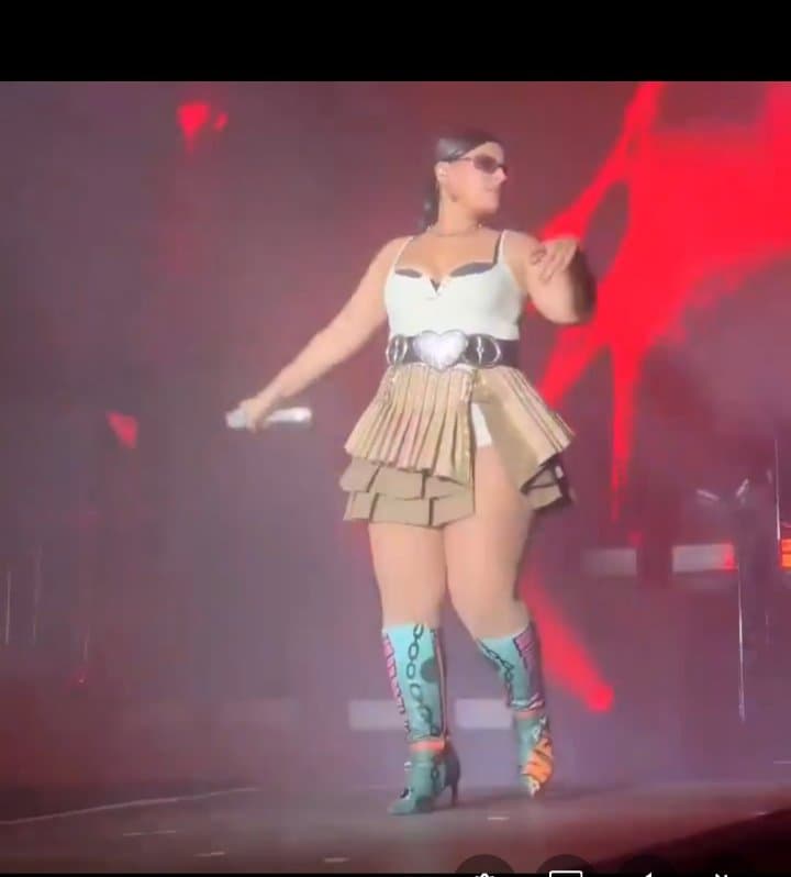 Click to view full size FitToFat: Nelly furtado has got so thick and fat and I love it