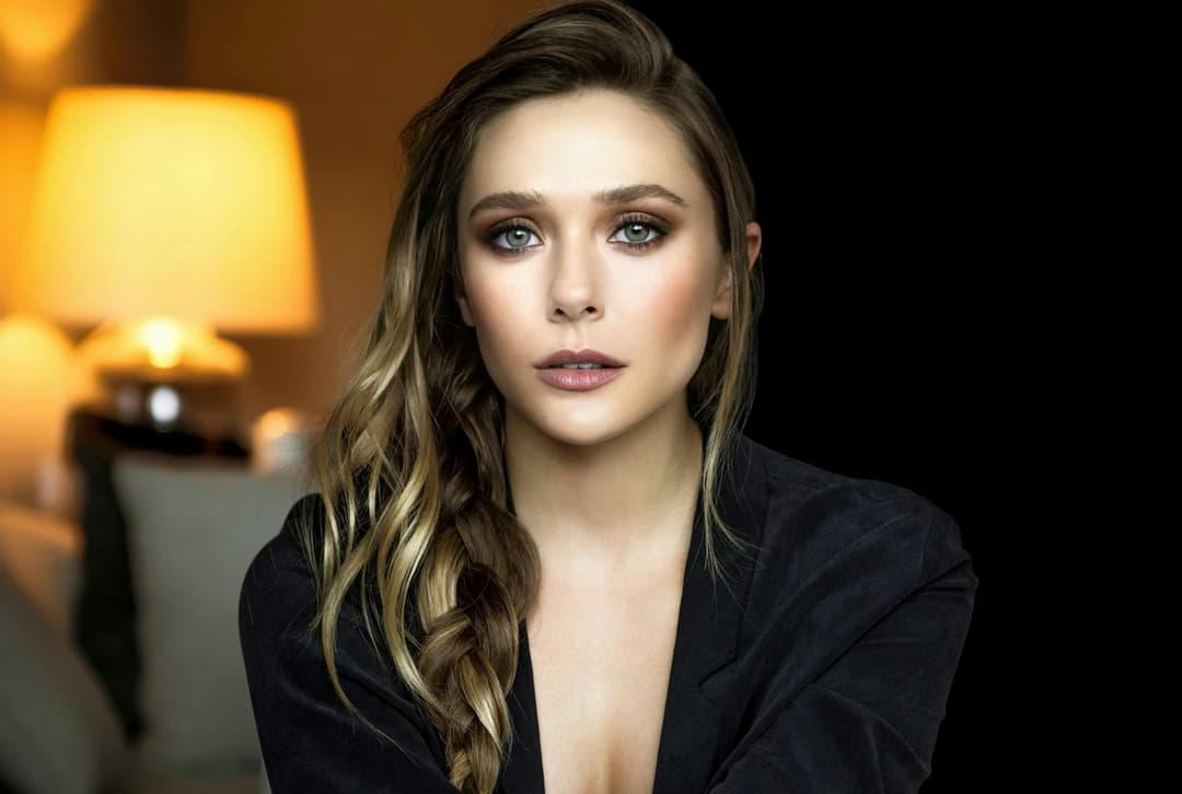 Click to view full size Elizabeth Olsen cum folder