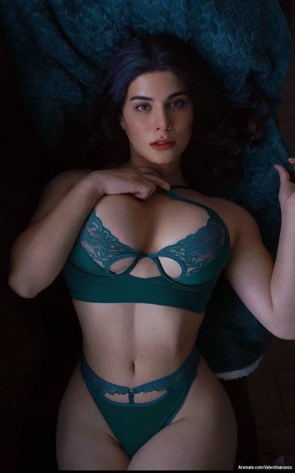 Click to view full size Valentina runco perra culona de grandes tetas