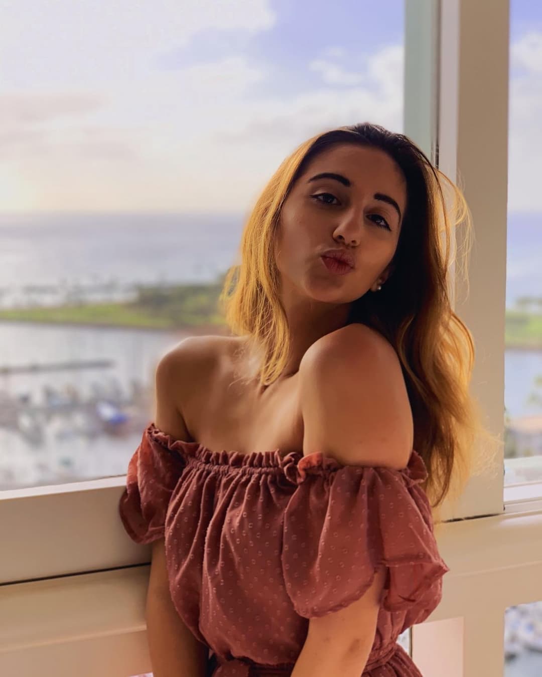 Click to view full size College Crush Lisa Sandson (@lisa.sandson). Comment your favorite pics.