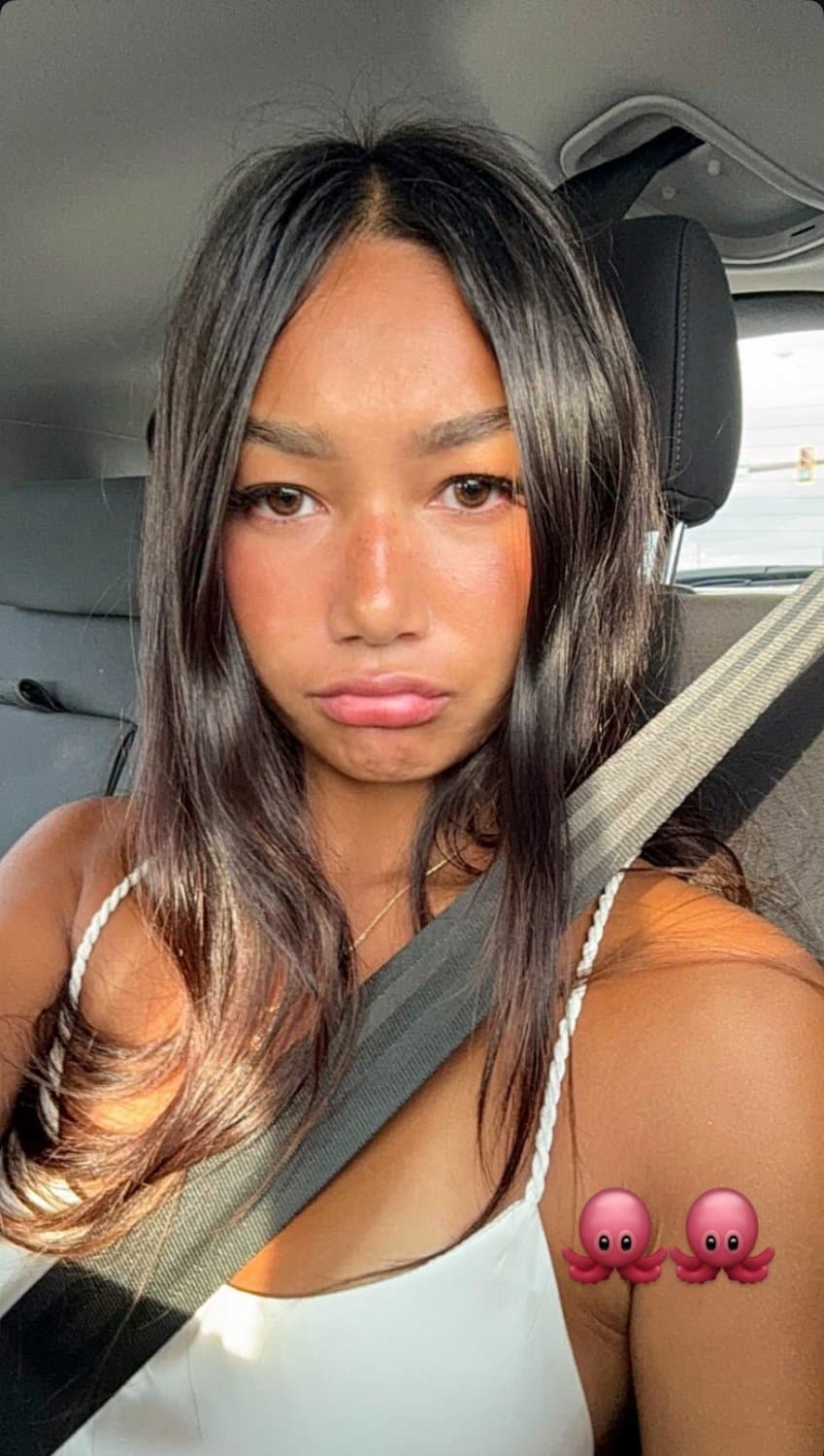 Click to view full size *RARE* Asian Instagram Model’s LEAKED TITS! ??? Check the necklace! Save while you can! ???