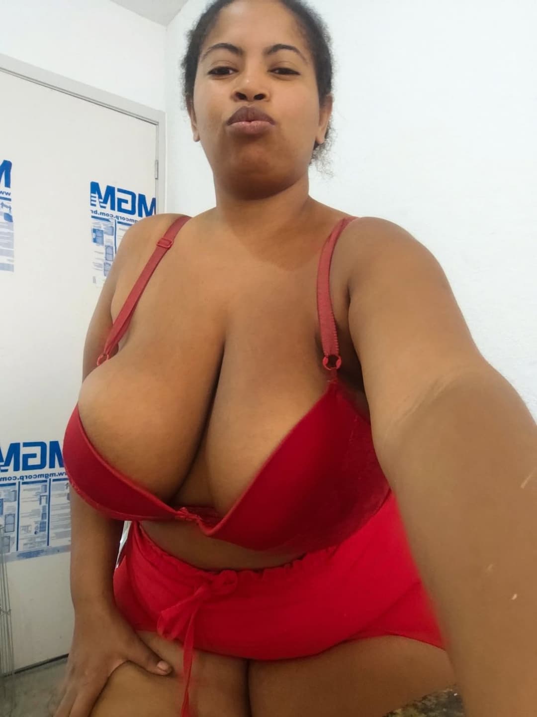 Click to view full size Gordinha tarada e safada