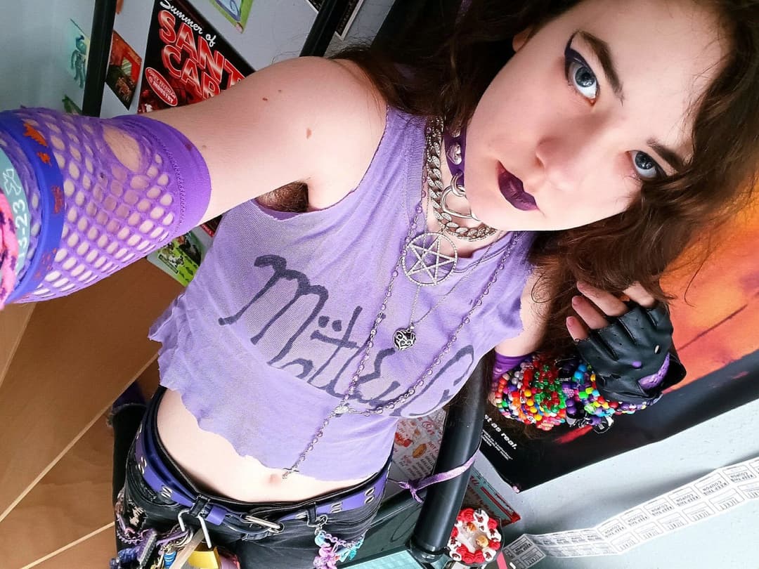 Click to view full size Ellie 18, has requested to be uploaded