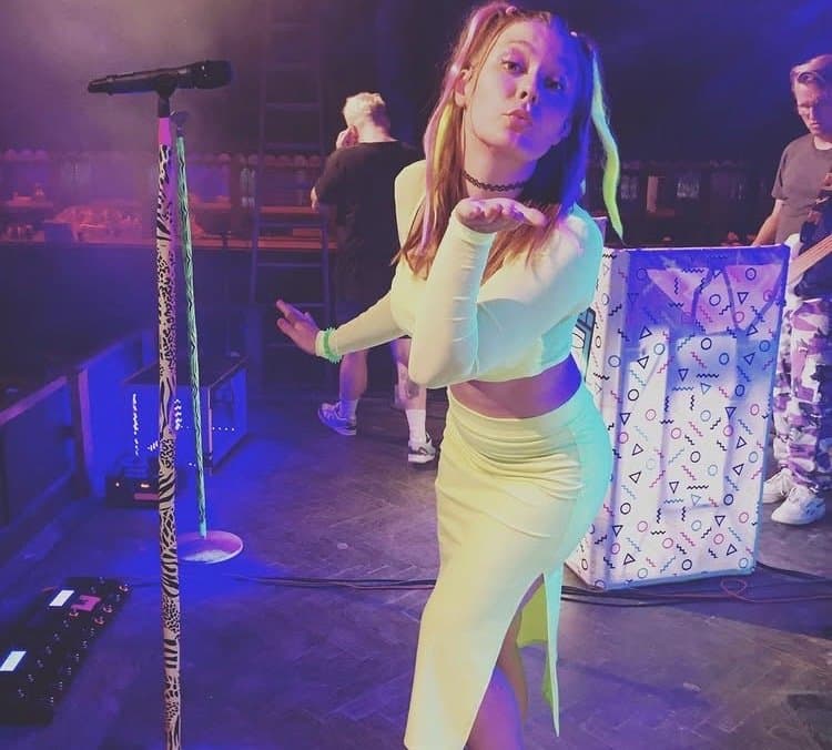 Click to view full size Creepshot of my aunt dm me if want see more of her or see me classmates or do Tribs or some