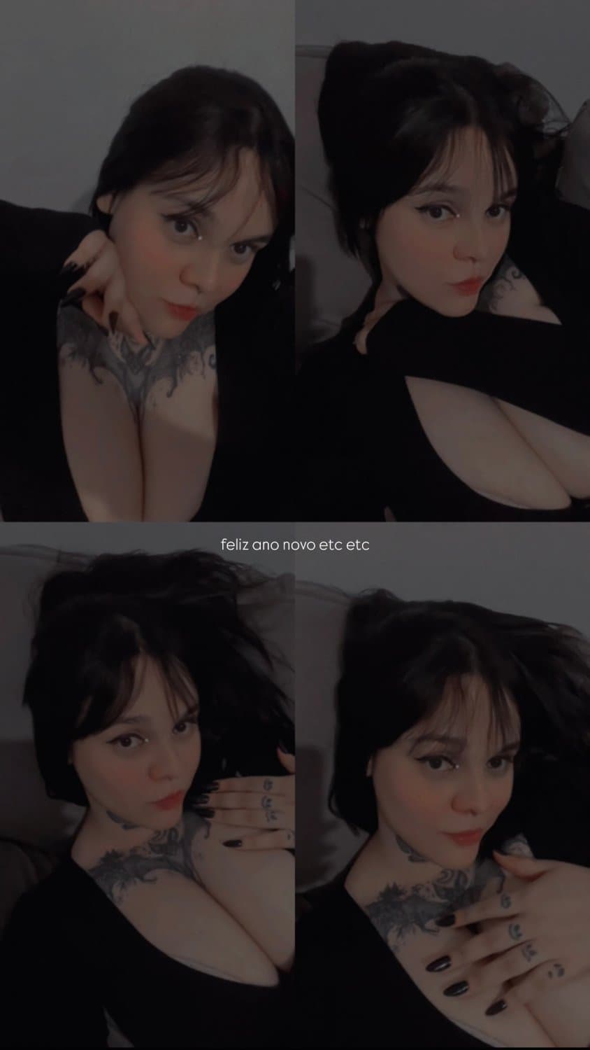 Click to view full size Gótica tetona