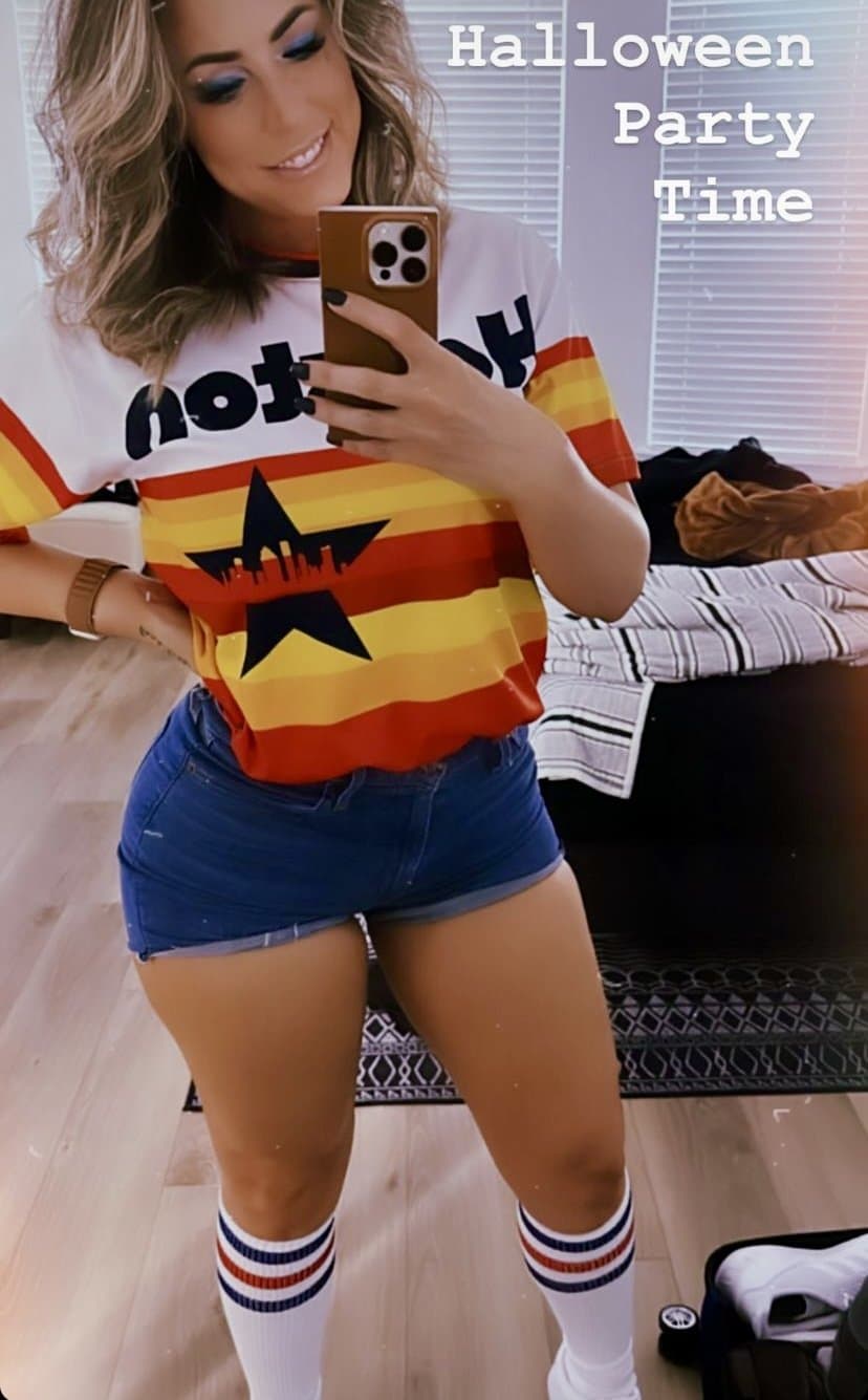 Click to view full size Texas TikTok milf Robyn fields