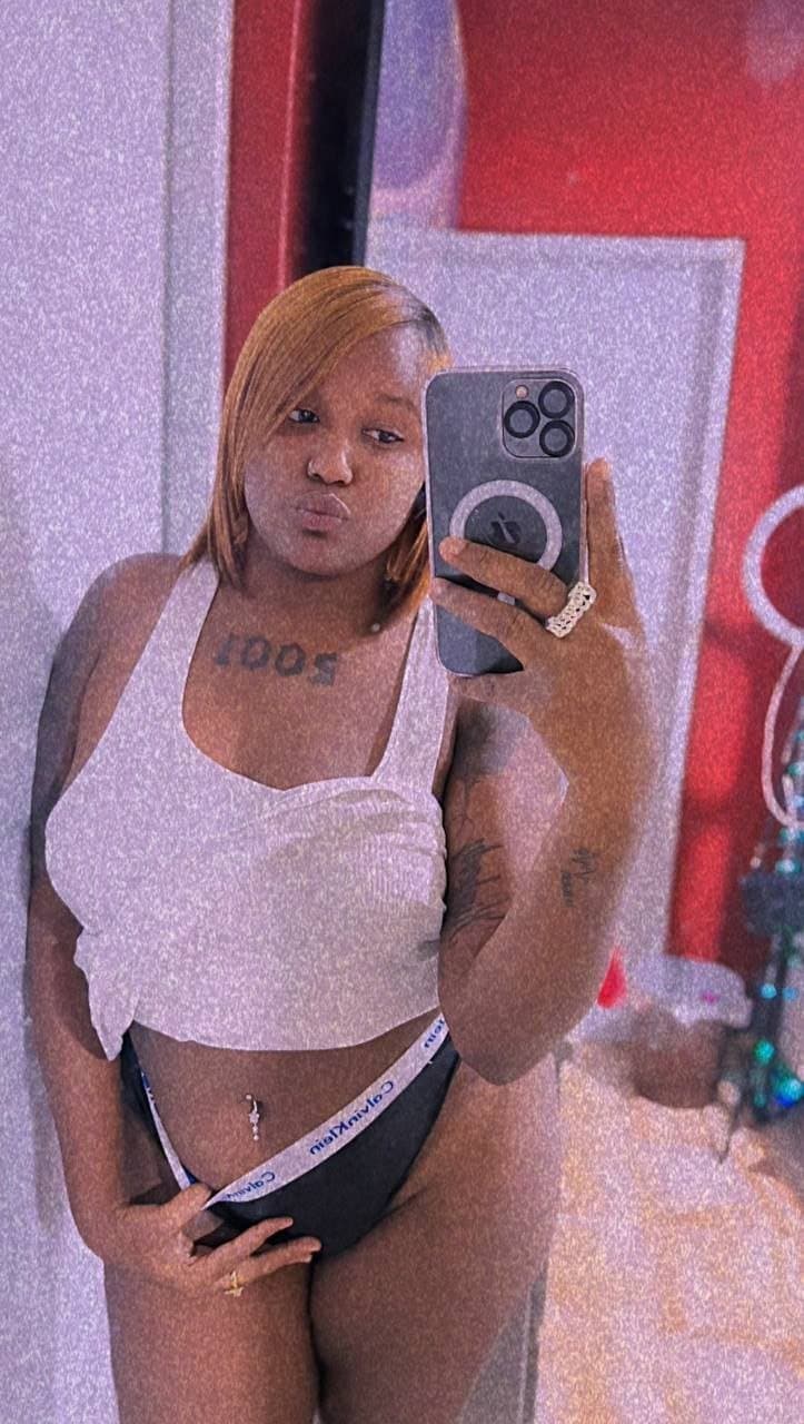 Click to view full size Negra Dominicana ?? Sólo le gusta Mamar y El Sexo Anal Duro???