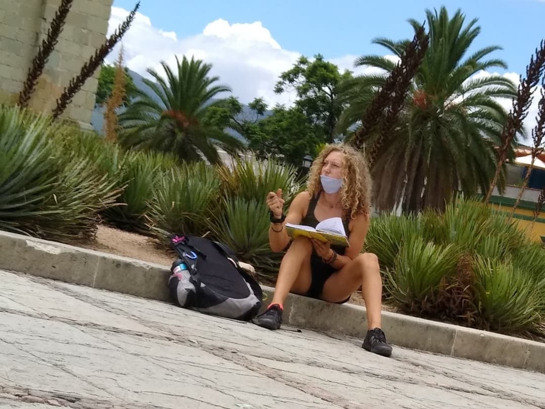 Click to view full size Bare legs cartoonist