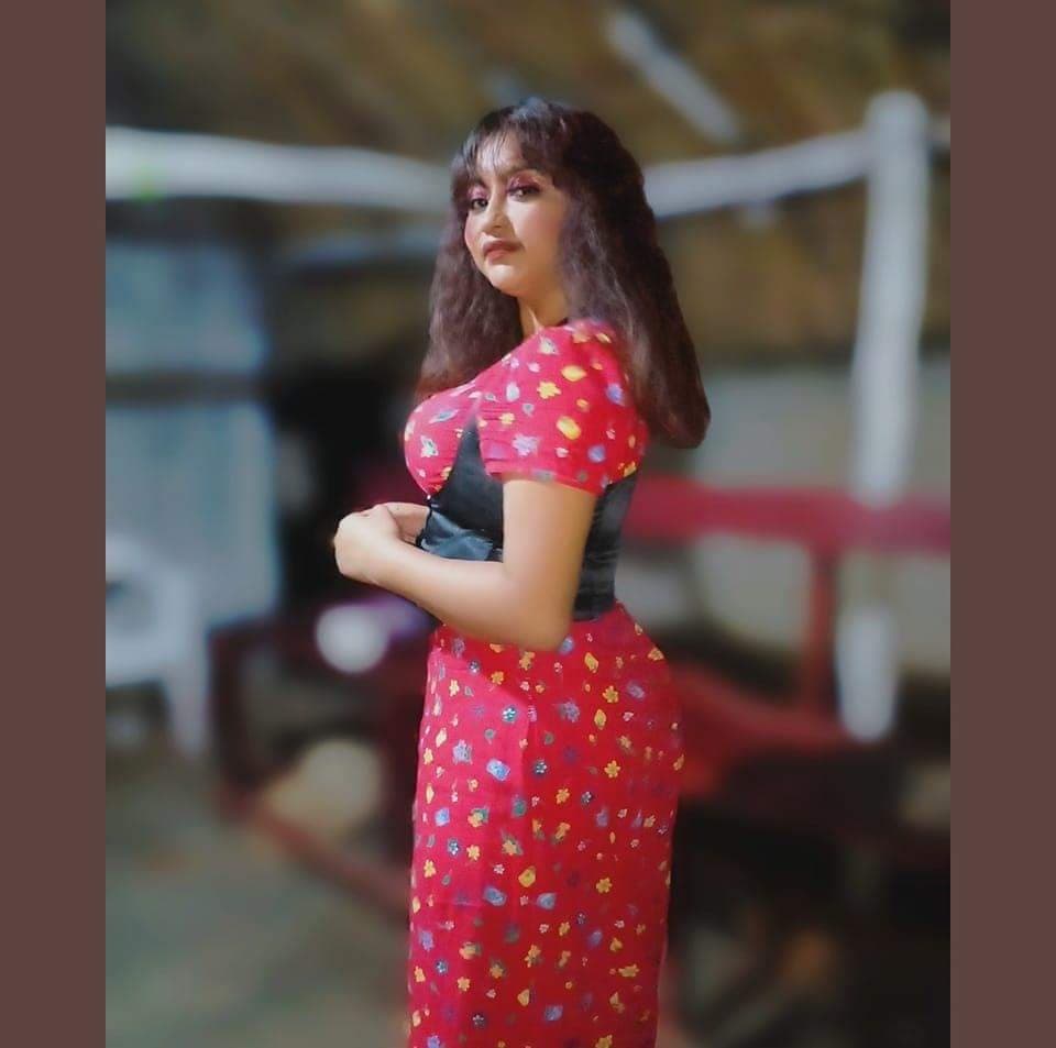 Click to view full size Mexicana mostrando su enorme culo, puta barata mostrándose gratis