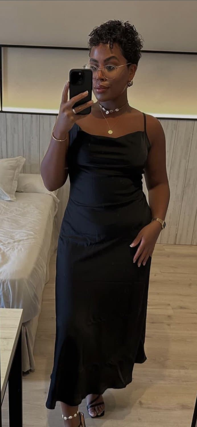 Click to view full size Horny ebony babe riding her cock