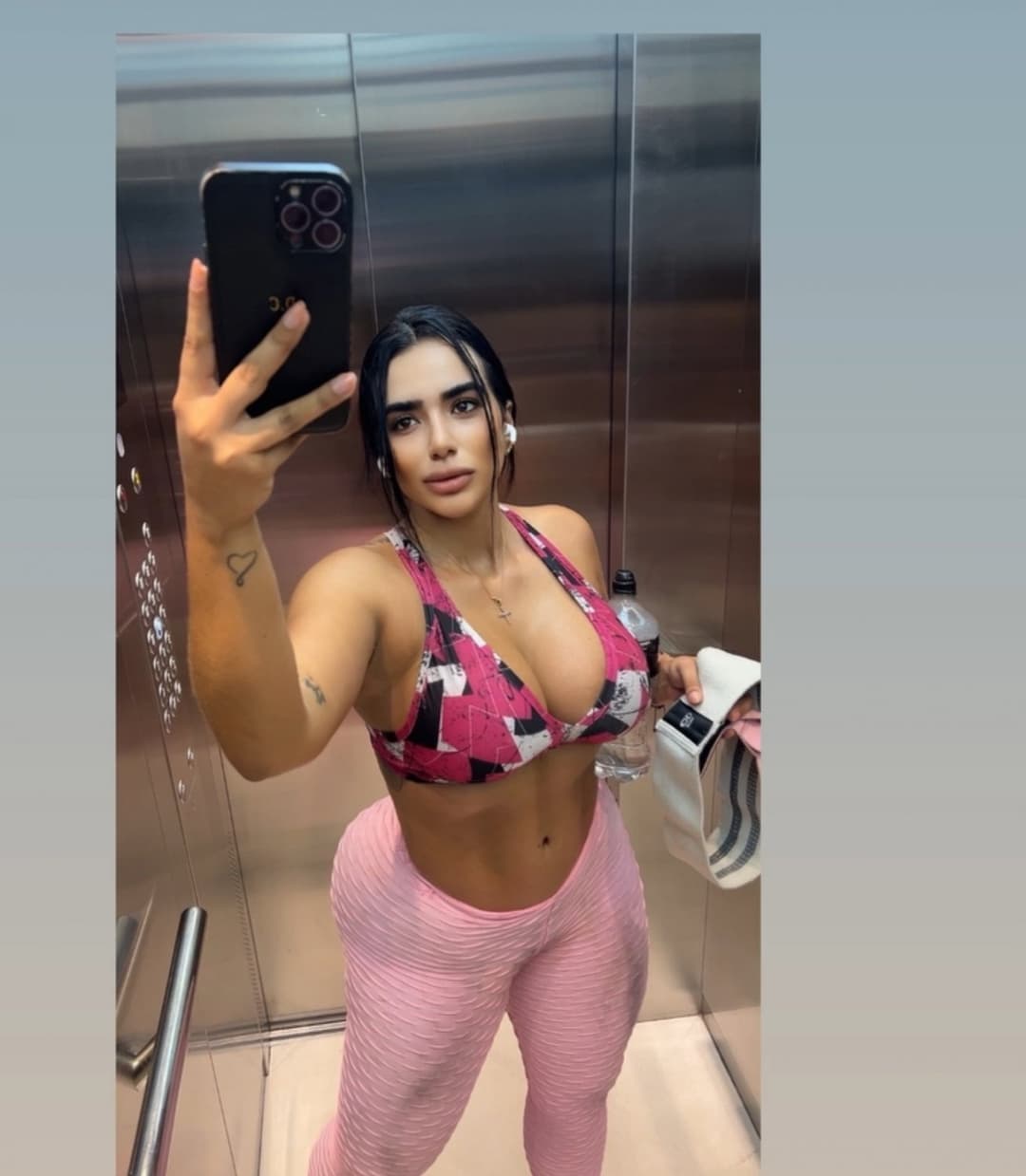 Click to view full size Daniela Cortes, colombiana re culona mama soltera.