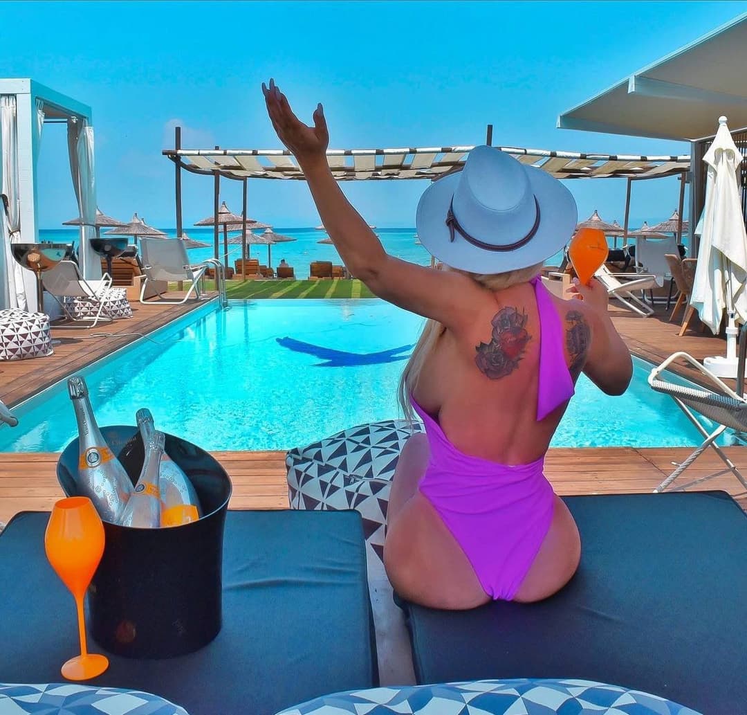 Click to view full size Famous Serbian singer Dara