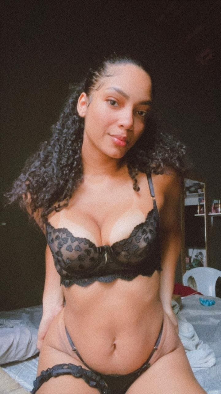 Click to view full size Vazando essa puta para todos ver o quanto ela é vagabunda