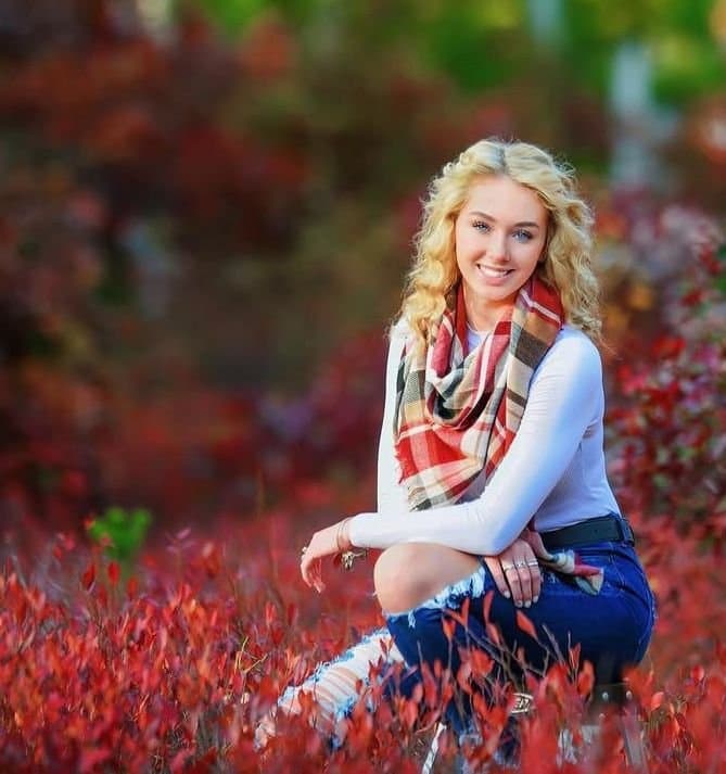 Click to view full size Brenna, 23. 2289 followers and us