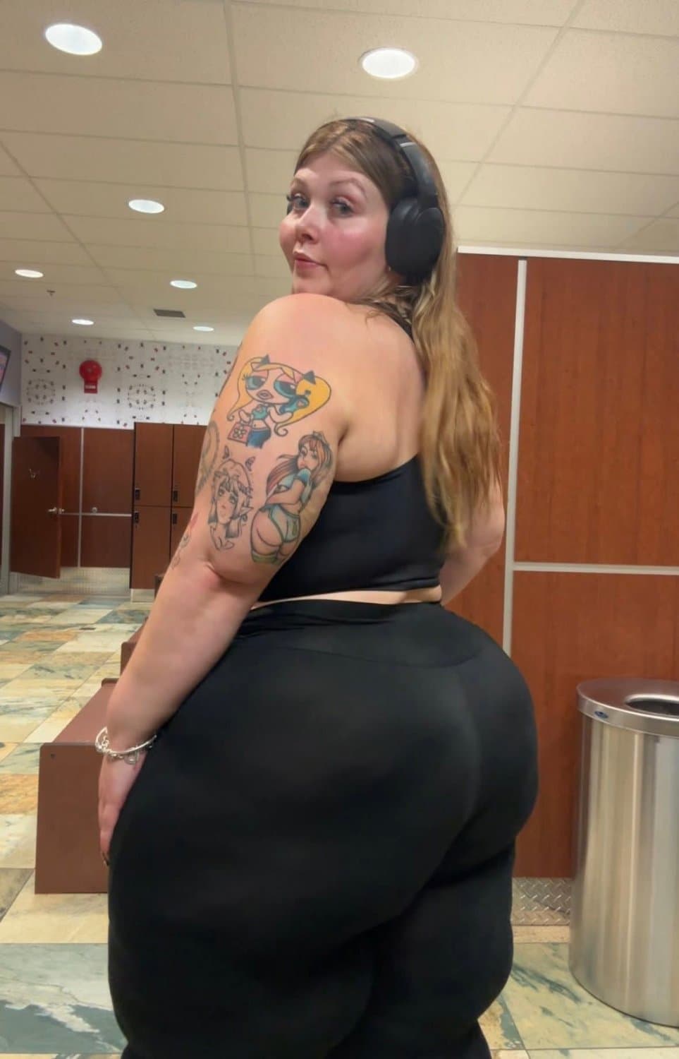 Click to view full size MASSIVE HUGE ASS SSBBW