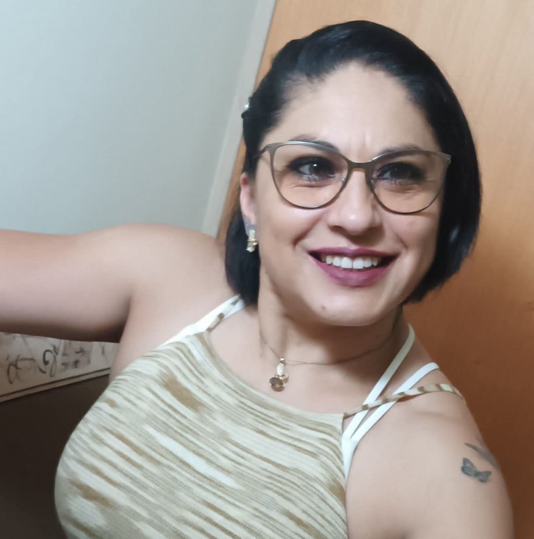 Click to view full size ¿Alguna chica, trans o chico que se enamore y fantasee con mi mamá romántica y eróticamente? Dm