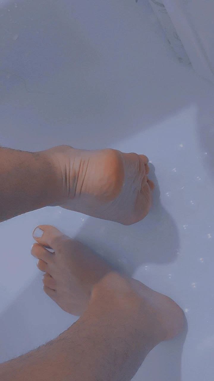 Click to view full size Chilean Girl With Ugly feet