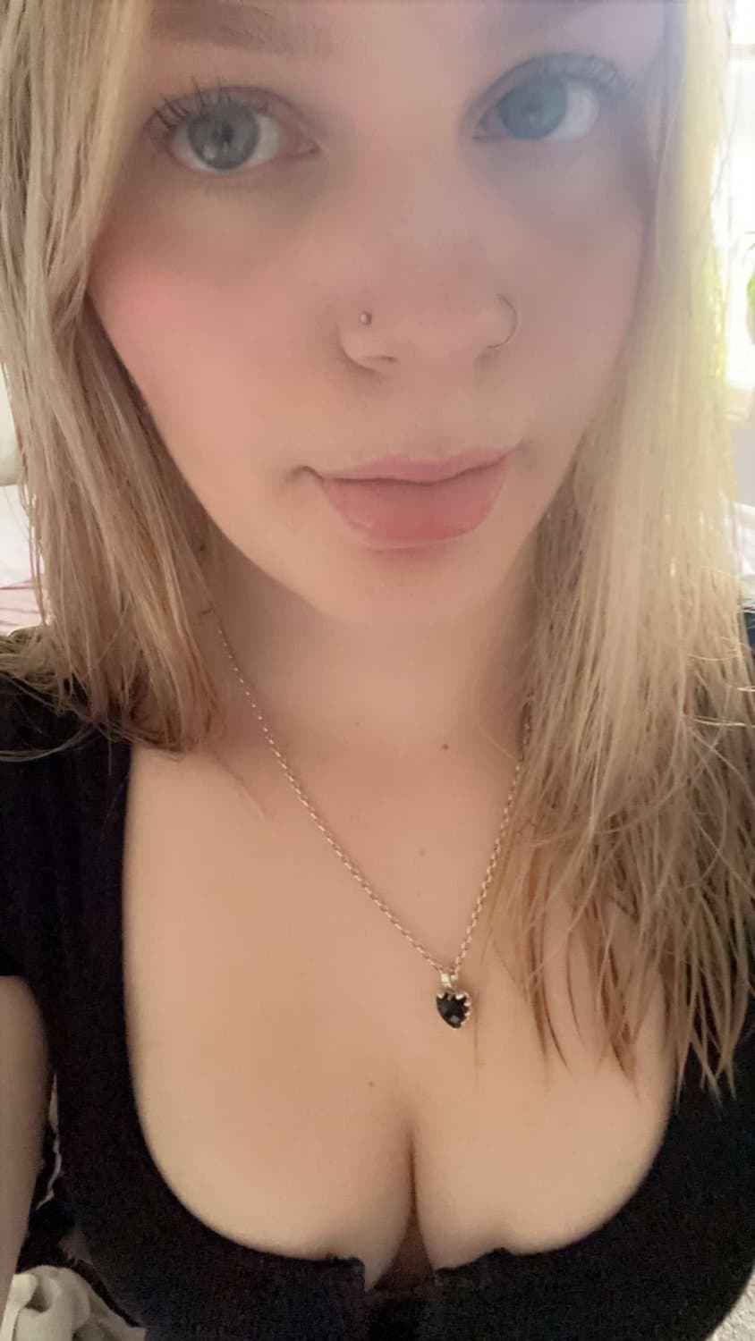 Click to view full size New Zealand slut Anna