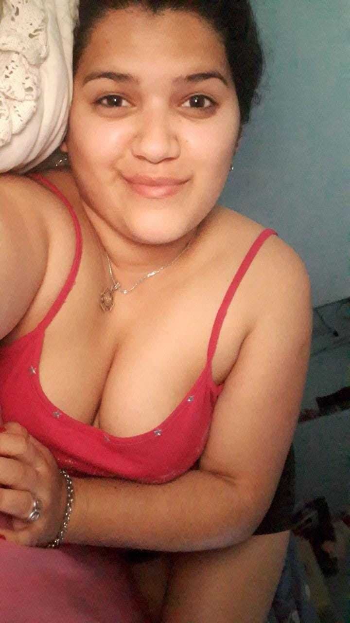 Click to view full size Cin mostrando las tetas