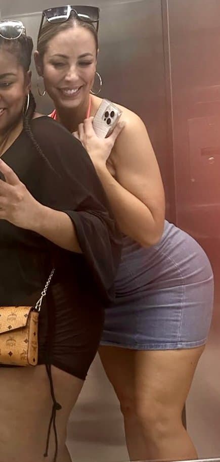 Click to view full size Slutty Texas hotwife Robyn Fields