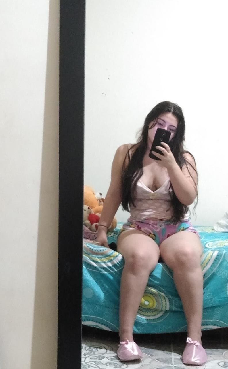 Click to view full size disfruta del culo de esta puta