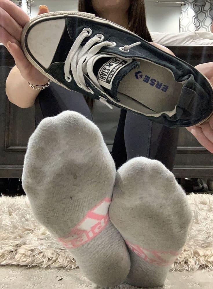 Click to view full size Chinese feet / socks / shoes.
