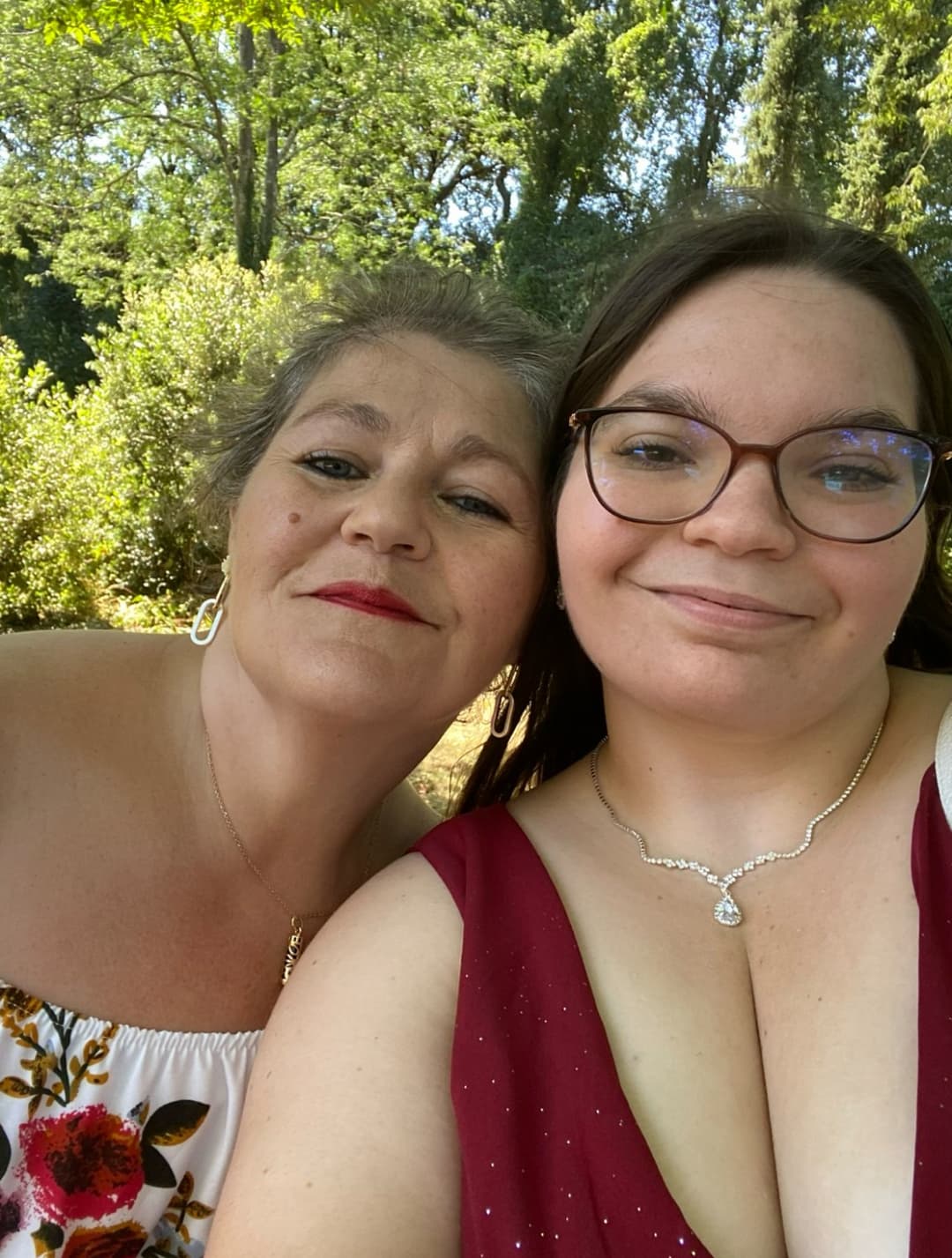 Click to view full size Lyzon Buro grosse putain à baiser de force