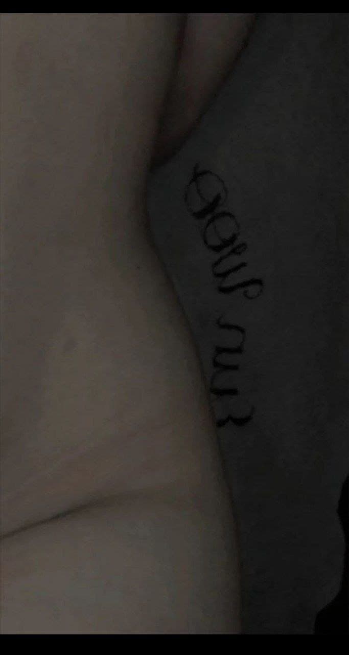 Click to view full size Gotica adolescente masturbandose