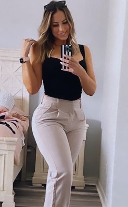 Click to view full size Texas TikTok milf Robyn fields