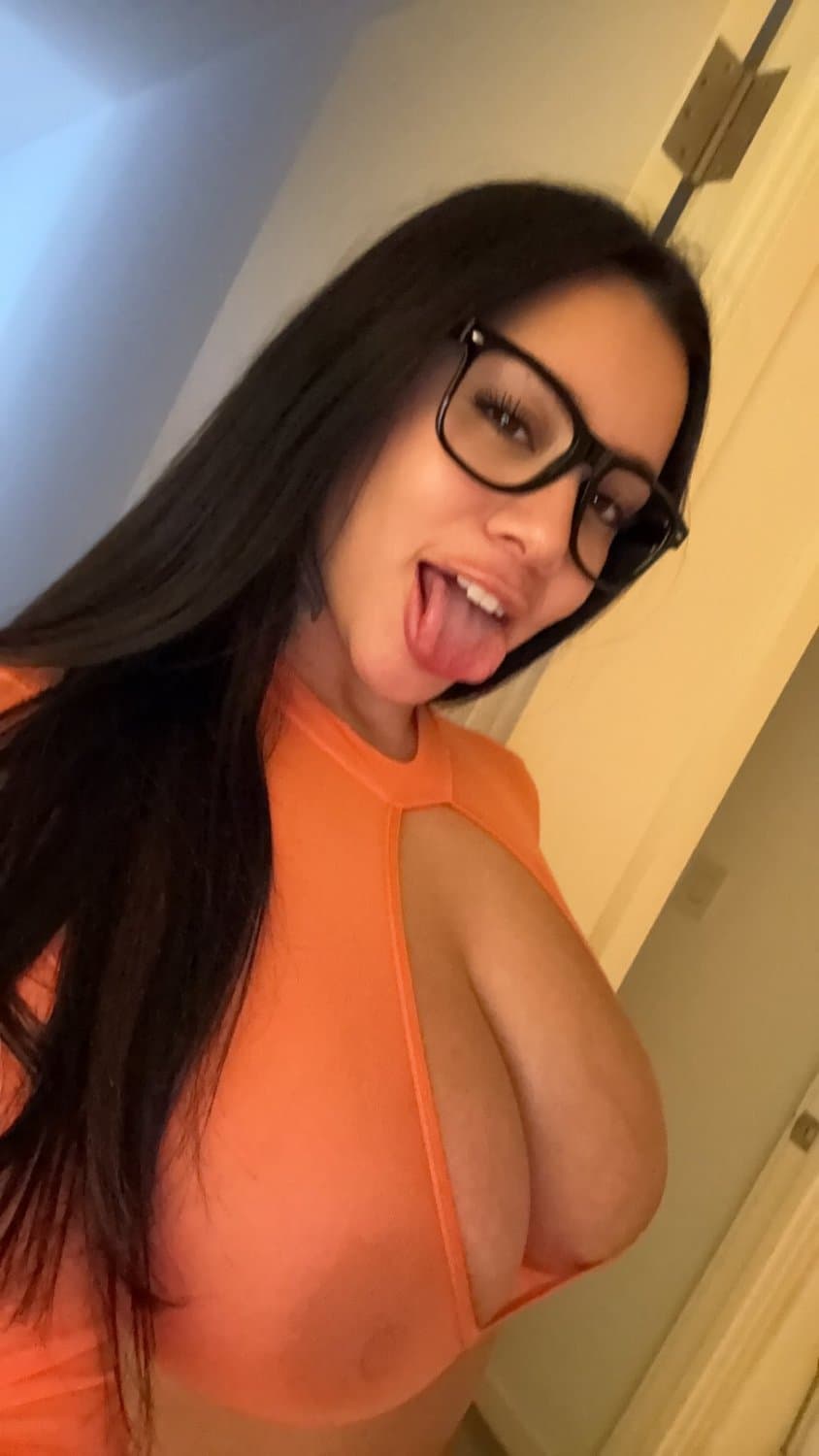 Click to view full size Id smash this thick latina anytime....name a sexier toronto latina ill wait