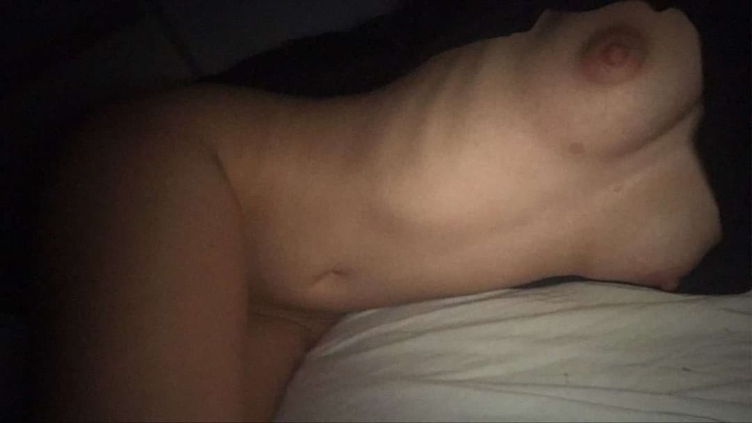 Click to view full size amateur type selfies pt 1