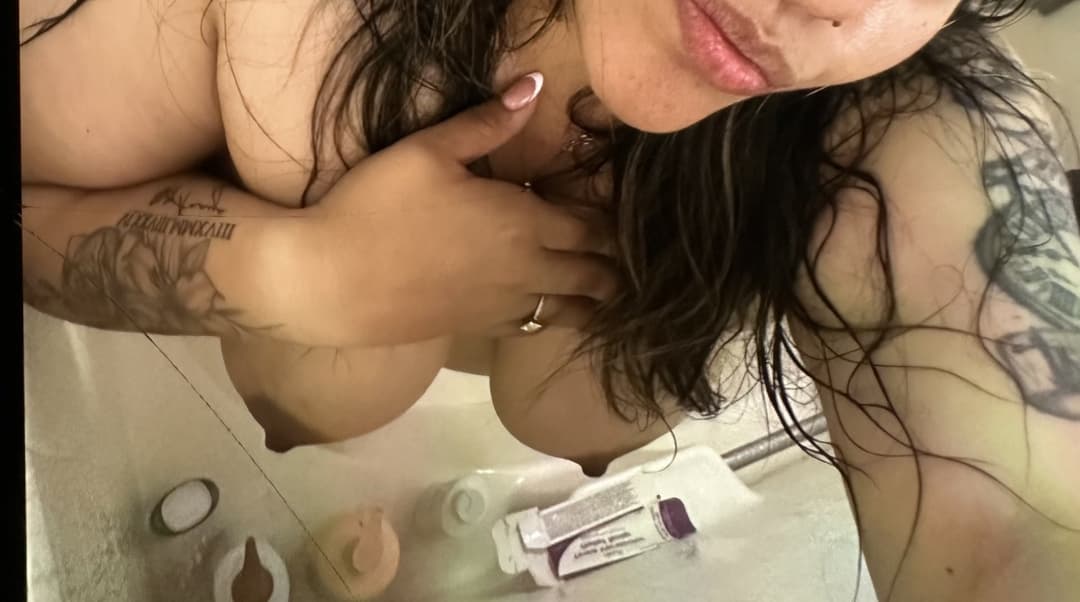 Click to view full size Floppy tits