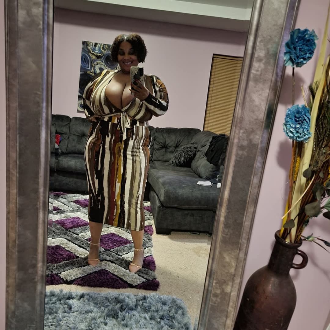 Click to view full size Mature Milf With Super Sized Titties I Want Her Bad Bad& I Would Not Pull Out