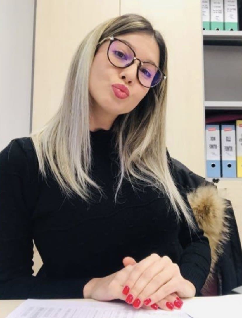 Click to view full size Katia from italy. Super hot slut with perfect body and pretty face. Kik