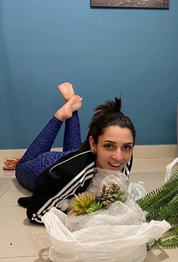 Click to view full size Mineira dos pezinhos lindos