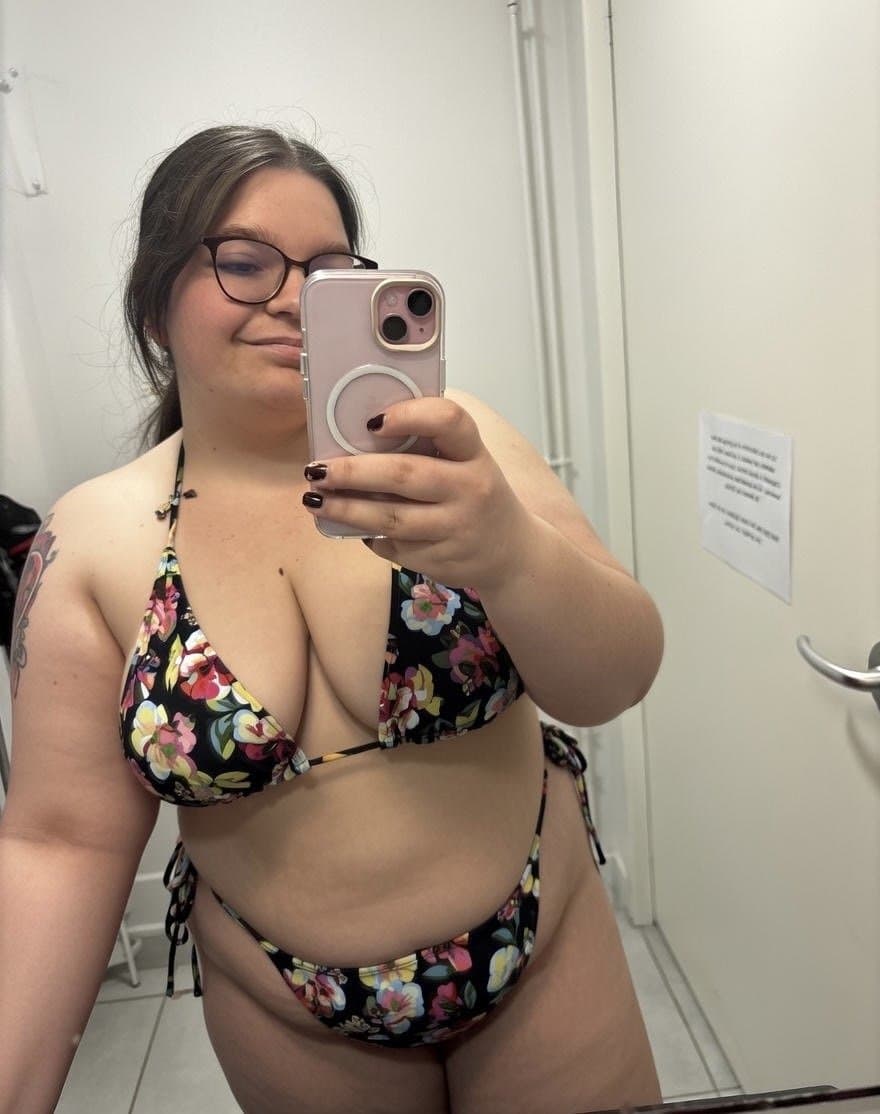 Click to view full size Lyzon Buro grosse putain à baiser de force