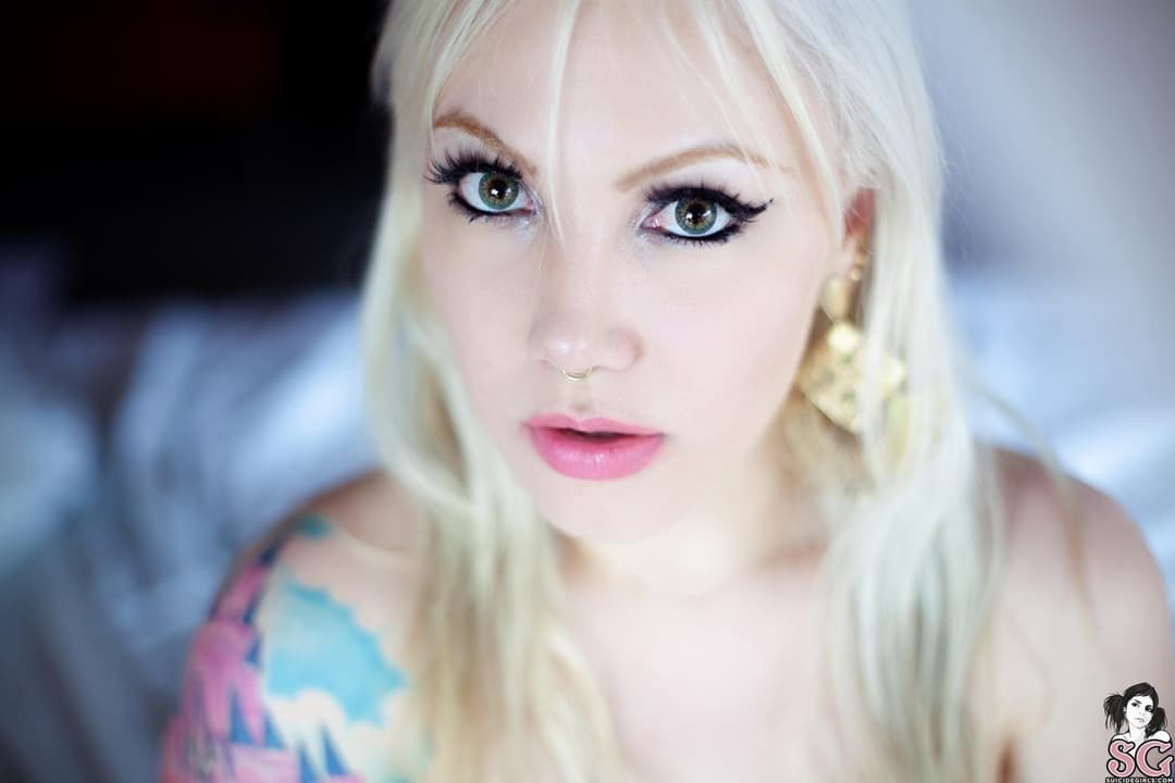 Click to view full size J33h G0d35s - Pleasure to Kill (Ago 19, 2015)